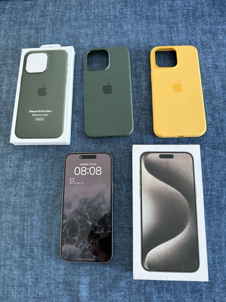 Vând iPhone 15 Pro Max 256GB cu factură, garanție și două huse cadou