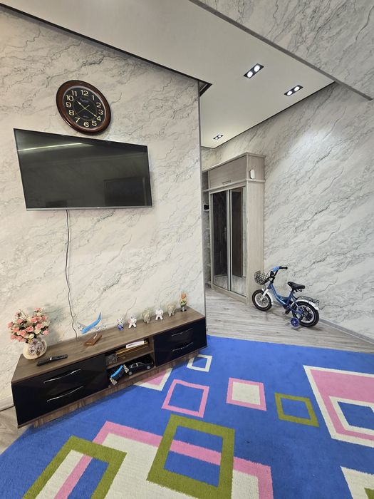 Шахар марказидан 2 хонали 65 кв.лик янги ремонтдан чиккан уй