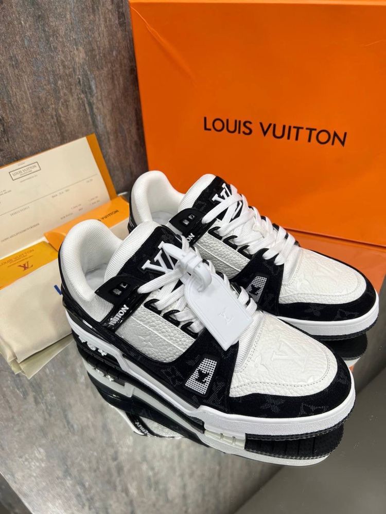 Adidasi Louis Vuitton trainers