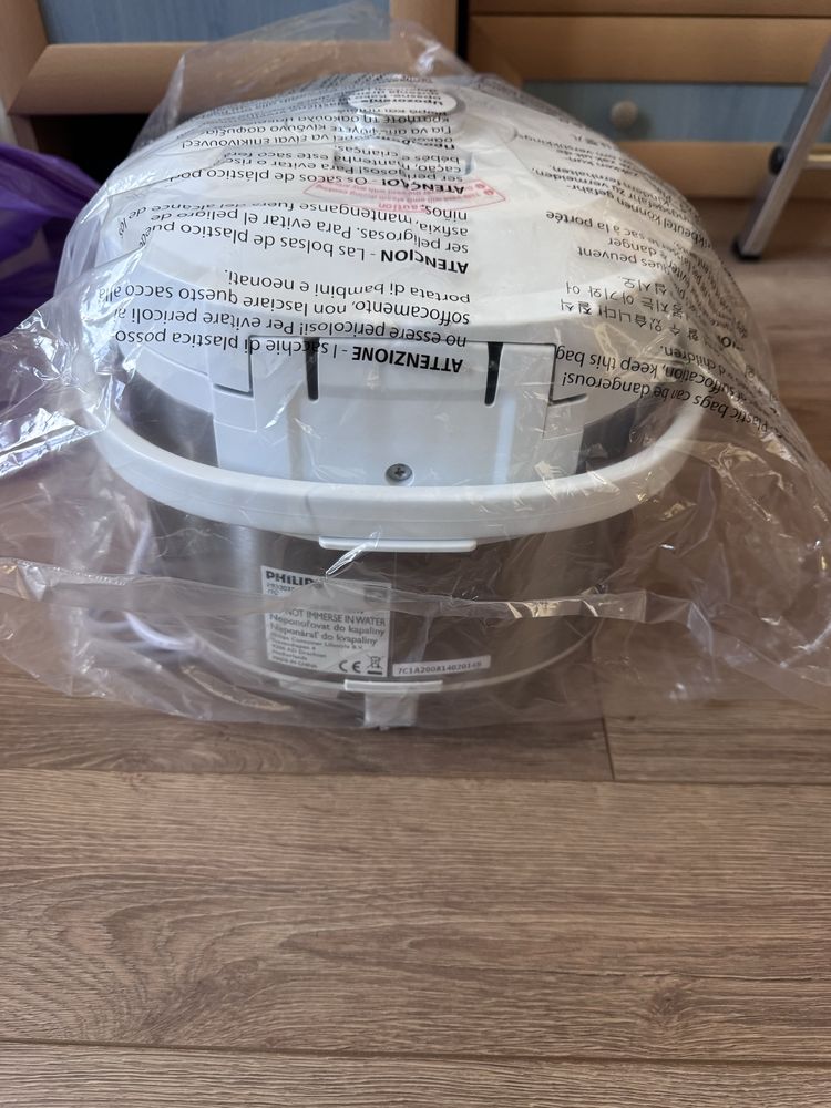 Нов мултикукър PHILIPS HD3037/70