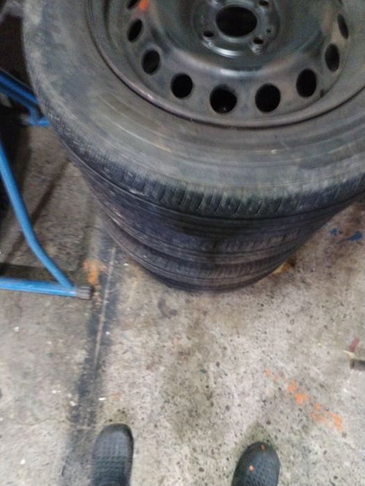 Vand 4 jante otel cu anvelope de vara