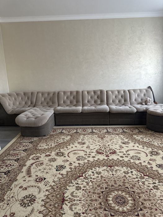 Продается диван модульный б/у, размер 4,7 метра