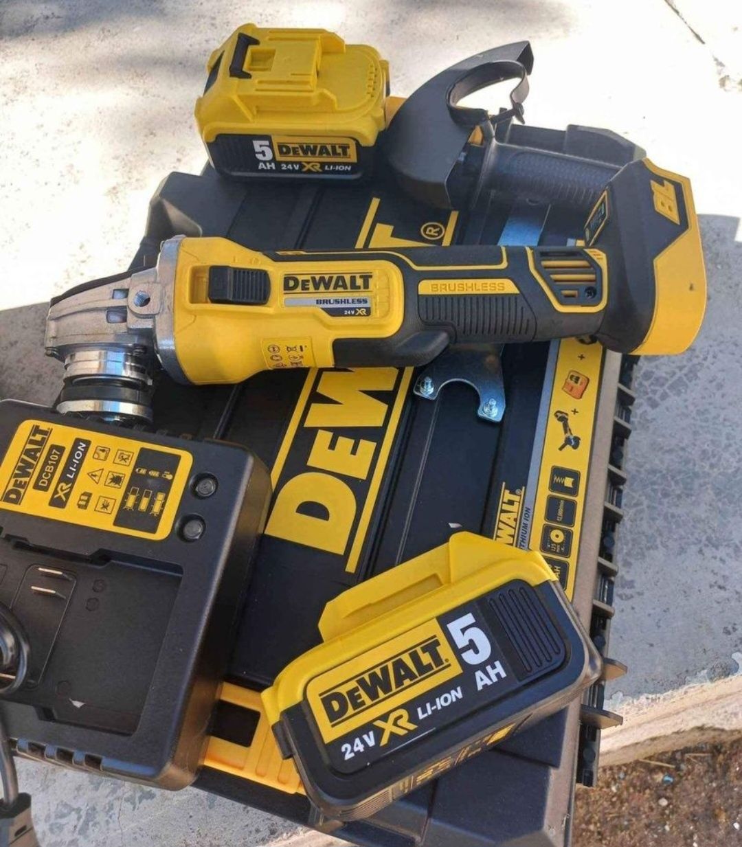 Ъглошлайф dewalt 24v