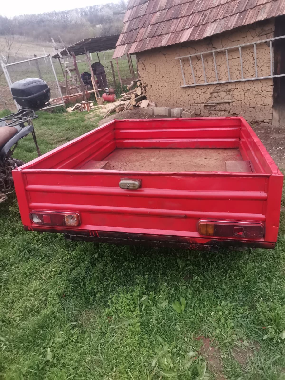 Vând remorcă de tractor