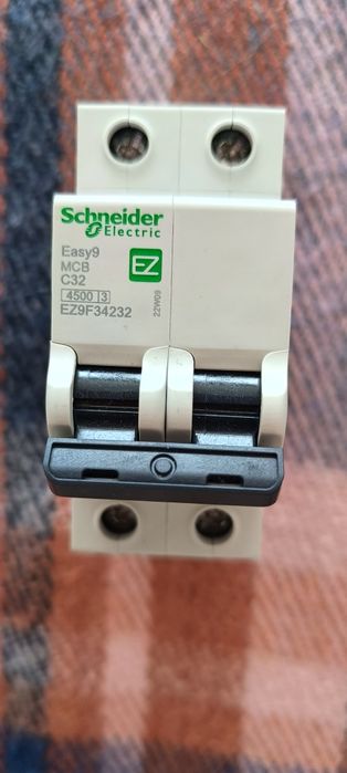 Продам автомат Shcneider Electric Франция