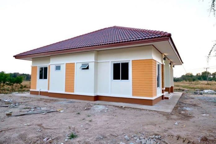 Vând case pe structura metalica