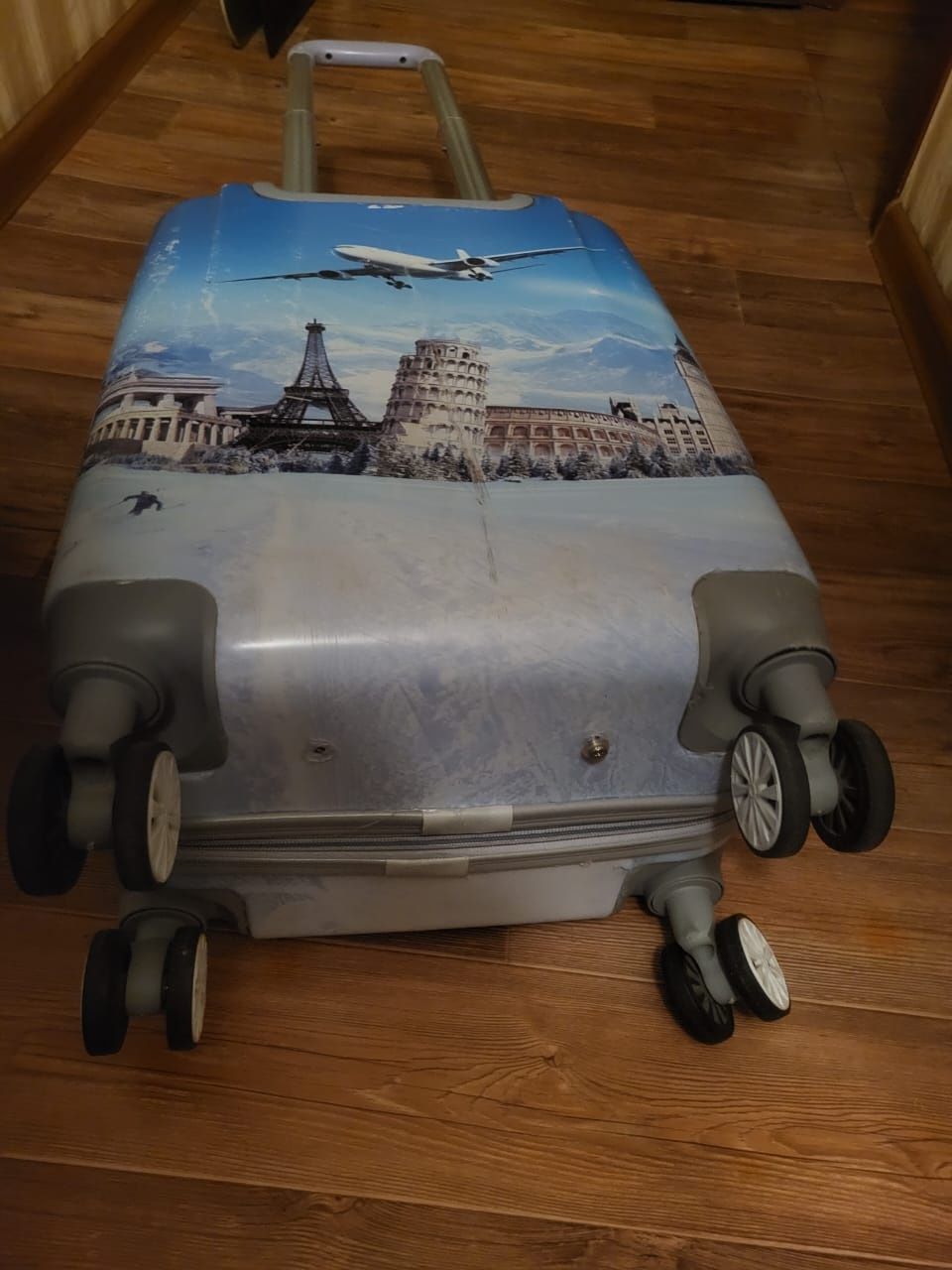 Чемодан 5000 тенге
