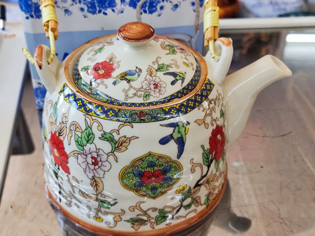 Нов порцеланов чайник с шест чашки