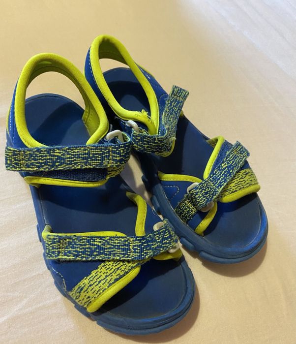 Sandale Decathlon marimea 24-25 si cele mari sunt 34-35 (2 perechi)