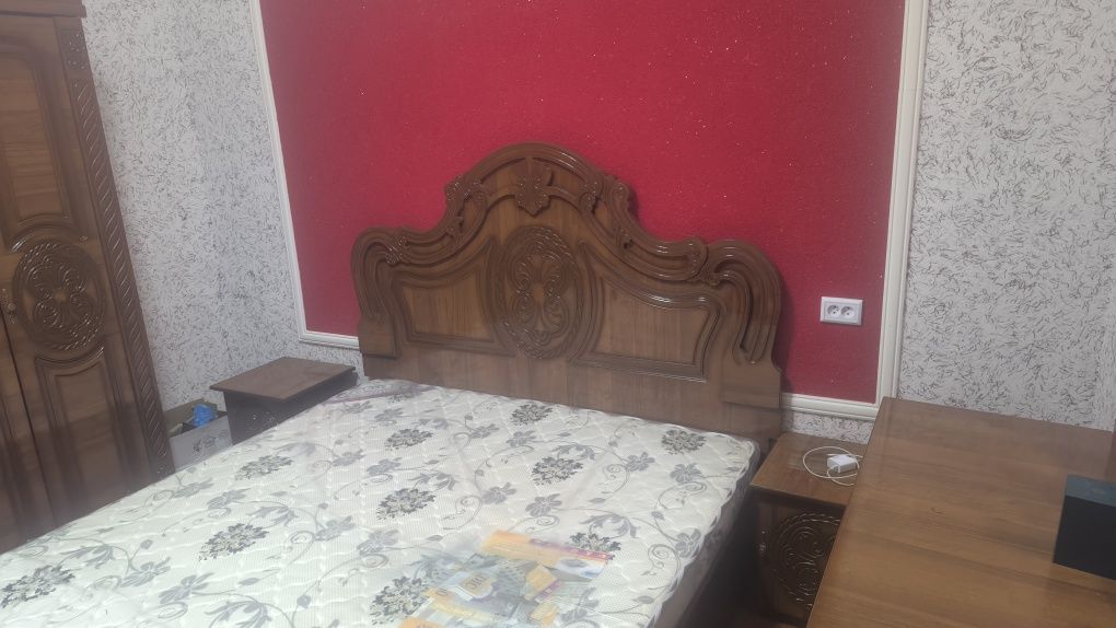 Spalni komplekt srochna sotiladi