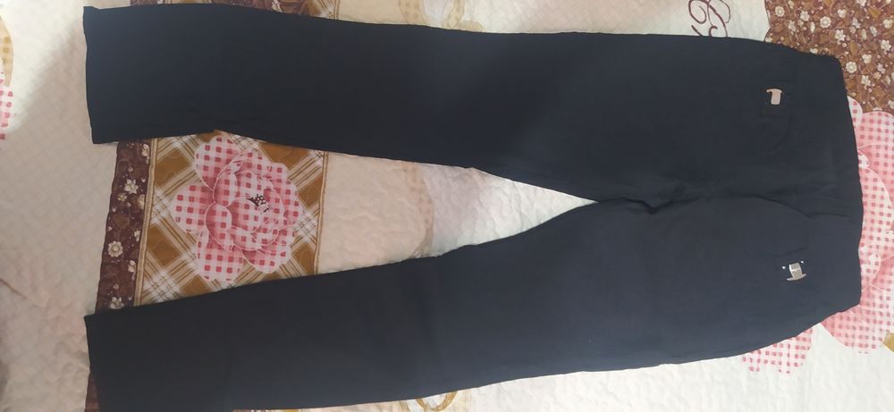 Узим кийган кийимлар. 42 размер куйлаклар, 46 размер шим,.