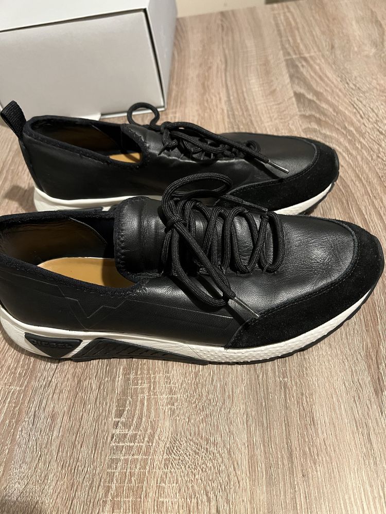 Спортно елегантни обувки Diesel