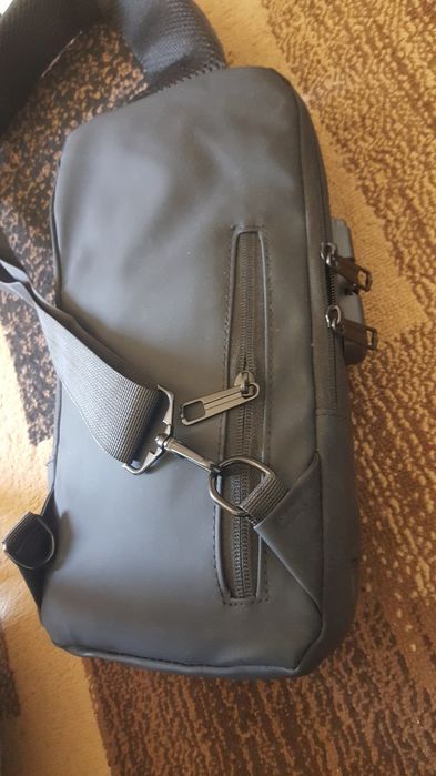 Sumka yonga taqiladigan. Xitoyniki