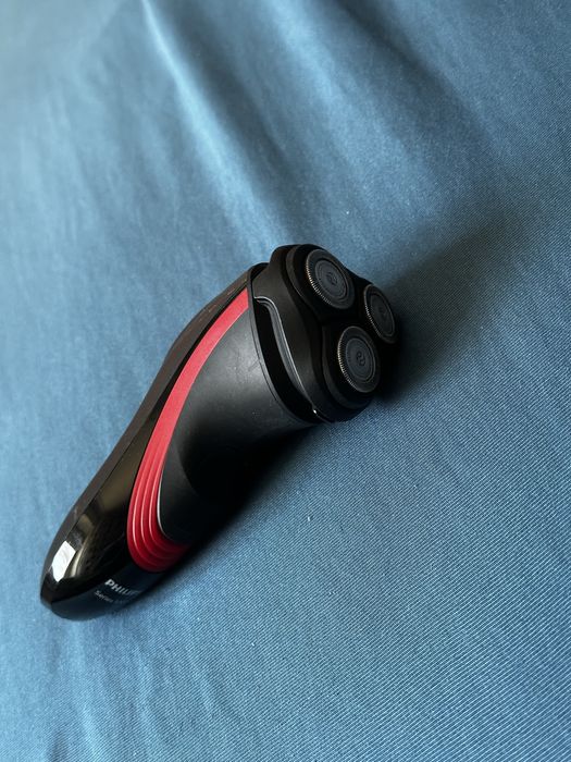 Aparat de ras Philips Series 1000
