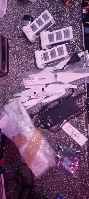 acumulatori , elici si incarcator drona dji phantom 3