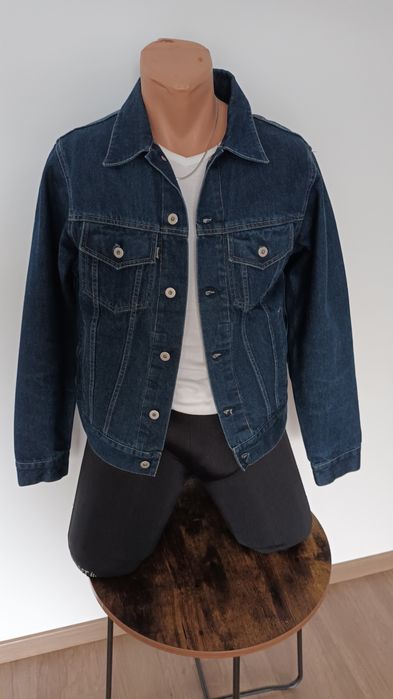 Vând geaca de blugi unisex