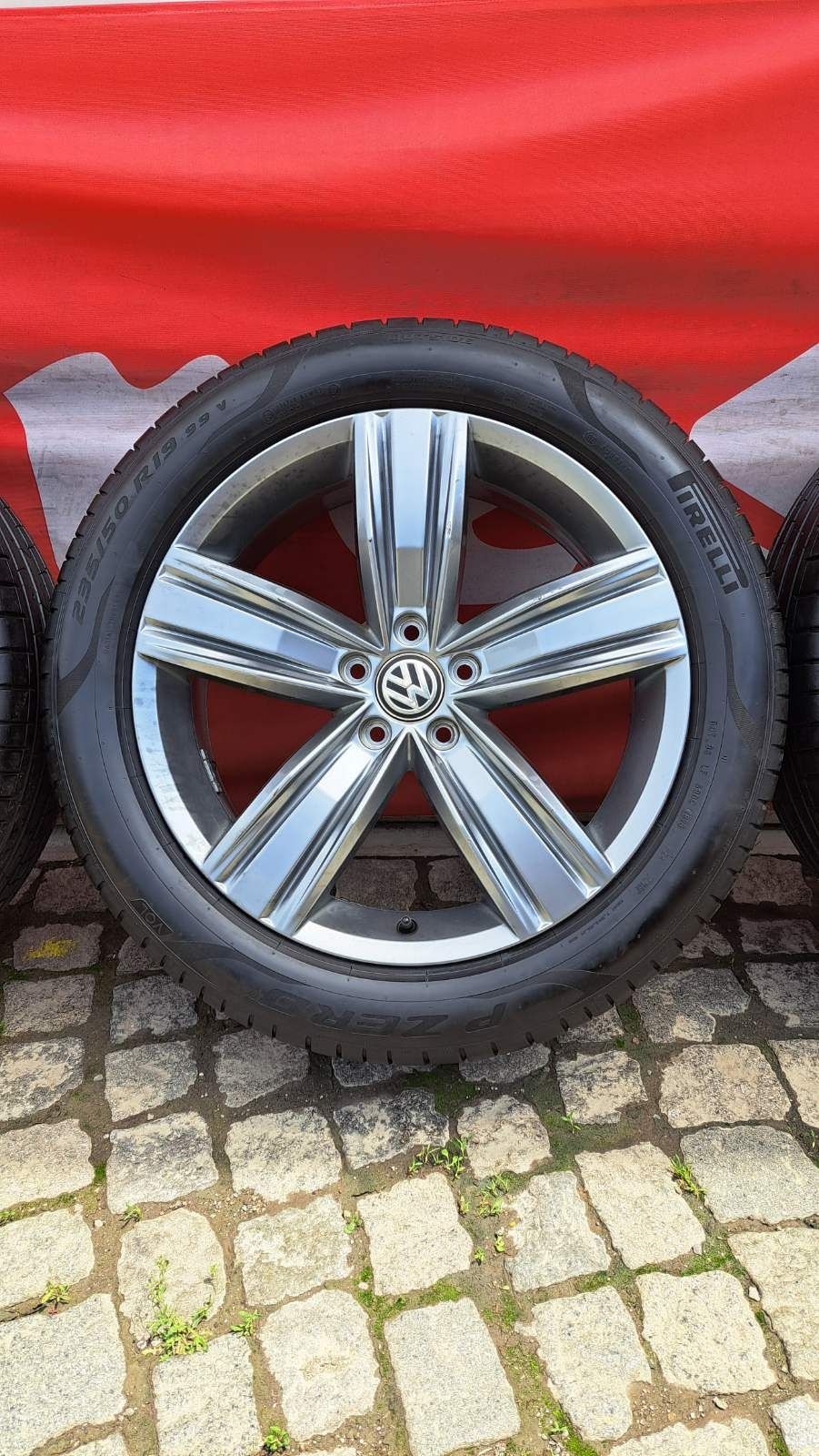 Оригинални джанти Фолксваген 19 цола гуми 235 50 19 Pirelli
