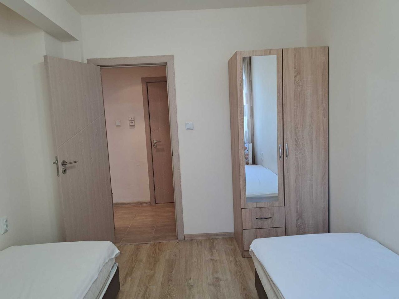 Дава се под наем Тристаен апартамент в Варна, ВИНС - 92 кв.м за 650 € - Снимка #7