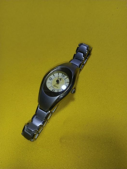 Елегантен дамски часовник OK Quartz - 18 лв