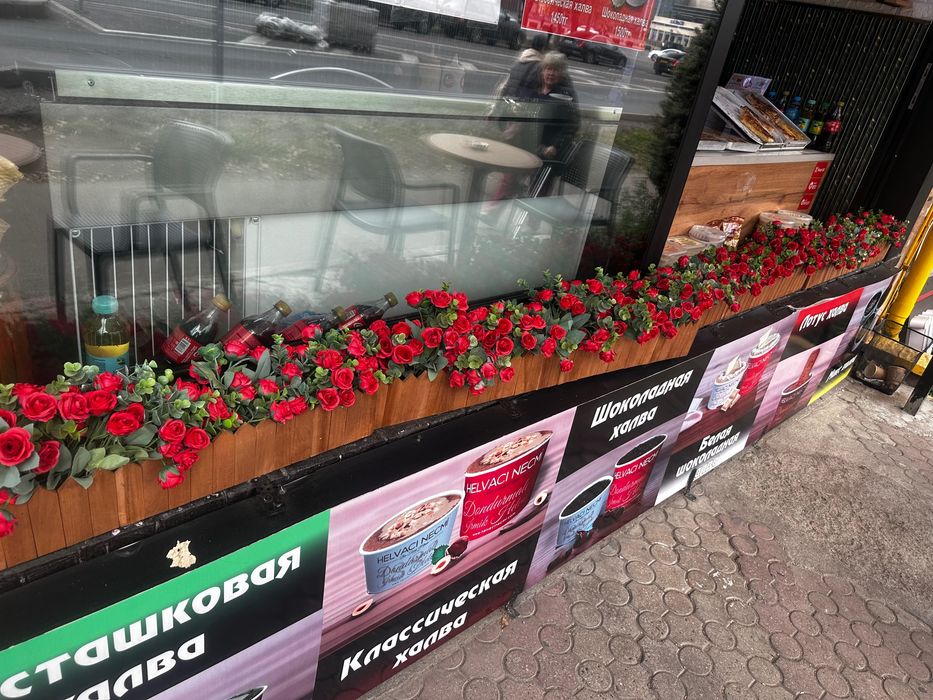 Искусственные цветы  с горшками 4 горшка размером 100см в ид состояний