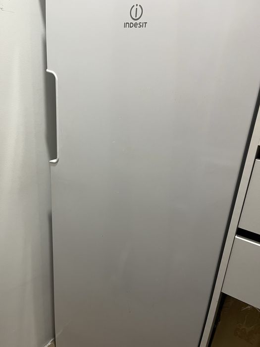 Продам морозильник Indesit
