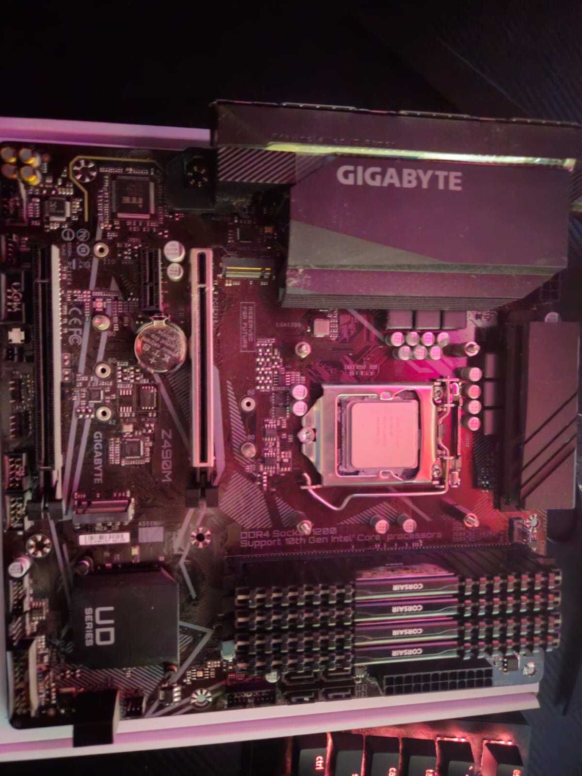Placa de Baza Gigabyte Z490M, Procesor I5 10400F, 32GB RAM DDR4