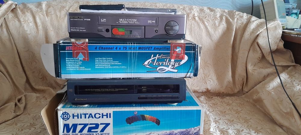 Видеомагнитофон Hitachi