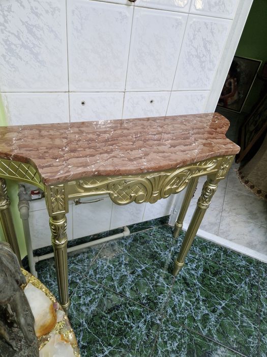 Чудесна антикварна дървена конзола с мраморен плот