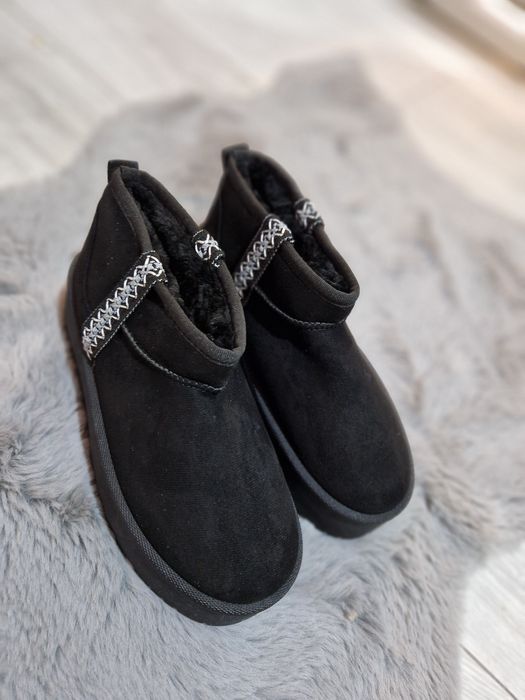 Ghete negre stil Ugg