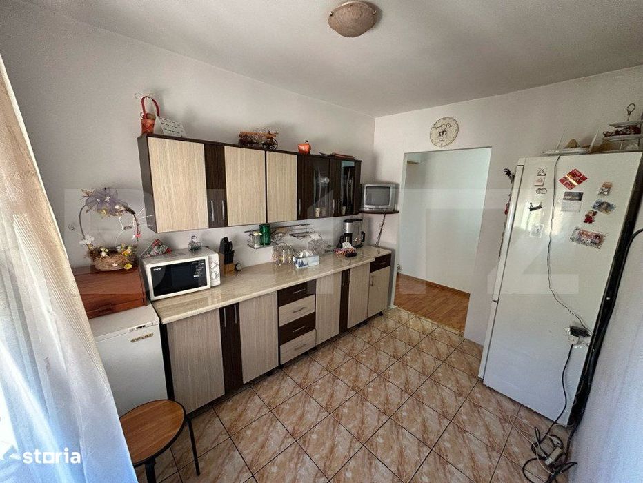 Apartament decomandat cu 3 camere, 70 mp, zona Cetate