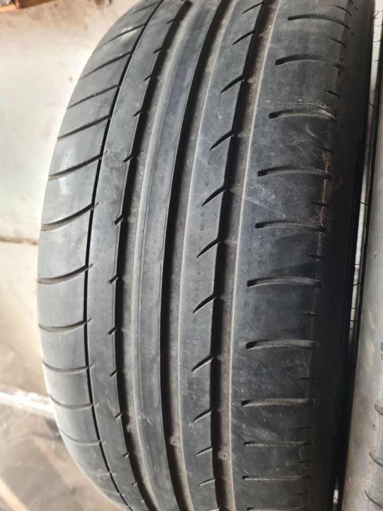 2 бр. летни гуми 235/50/18 Dunlop MOExtended RSC DOT 5016 4 mm