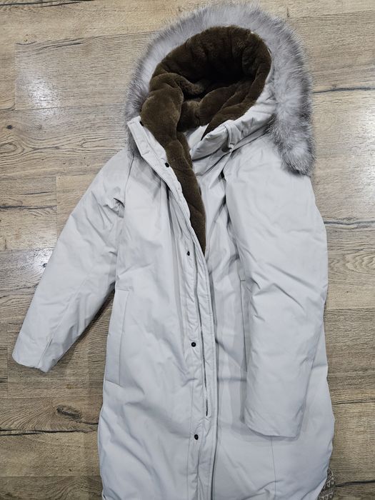 Зимняя куртка (Корея) с натуральным мехом лисы и гусиным пухом

Привез
