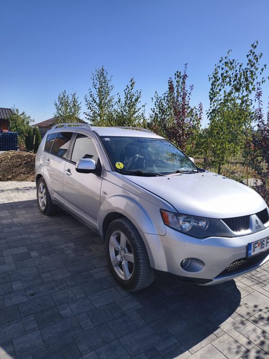 Vând Mitsubishi  outlander
