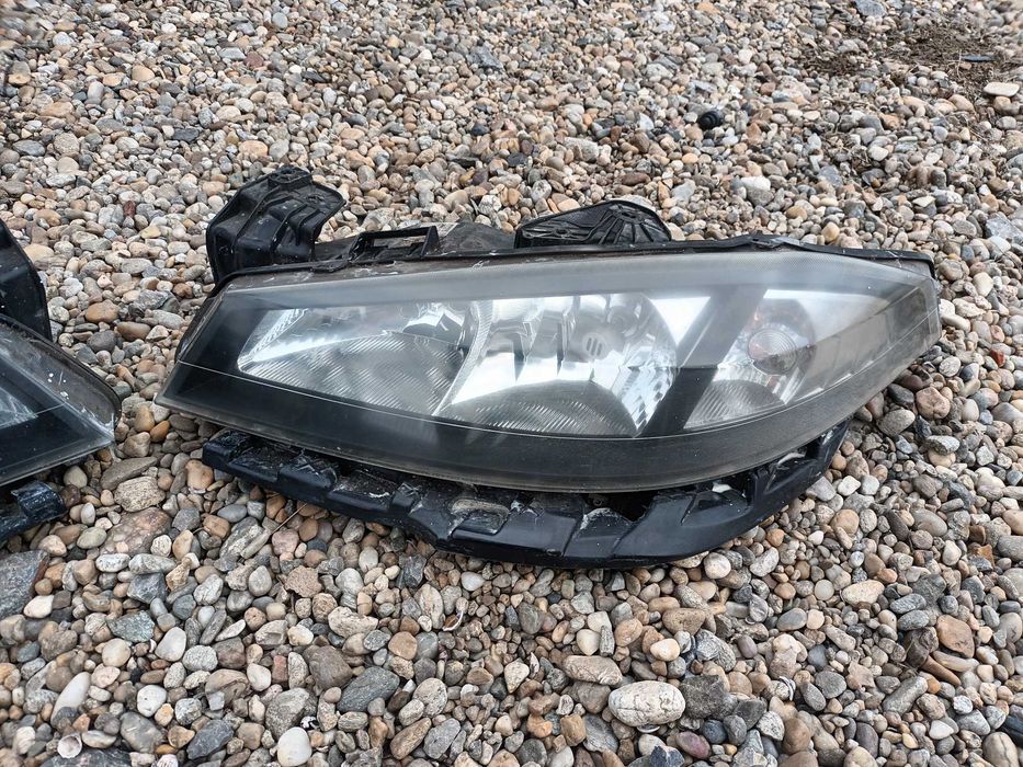 ляв и десен фар за рено лагуна 2 фейслифт 05 - 07 RENAULT LAGUNA II