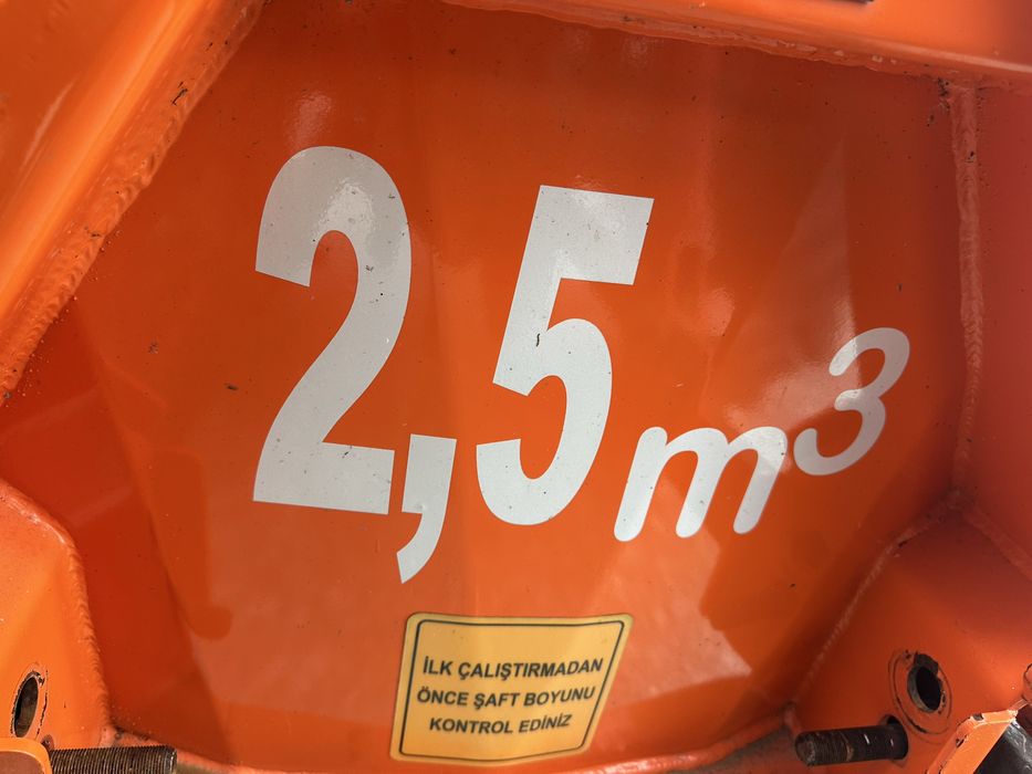 Remorca furajera 2.5mc