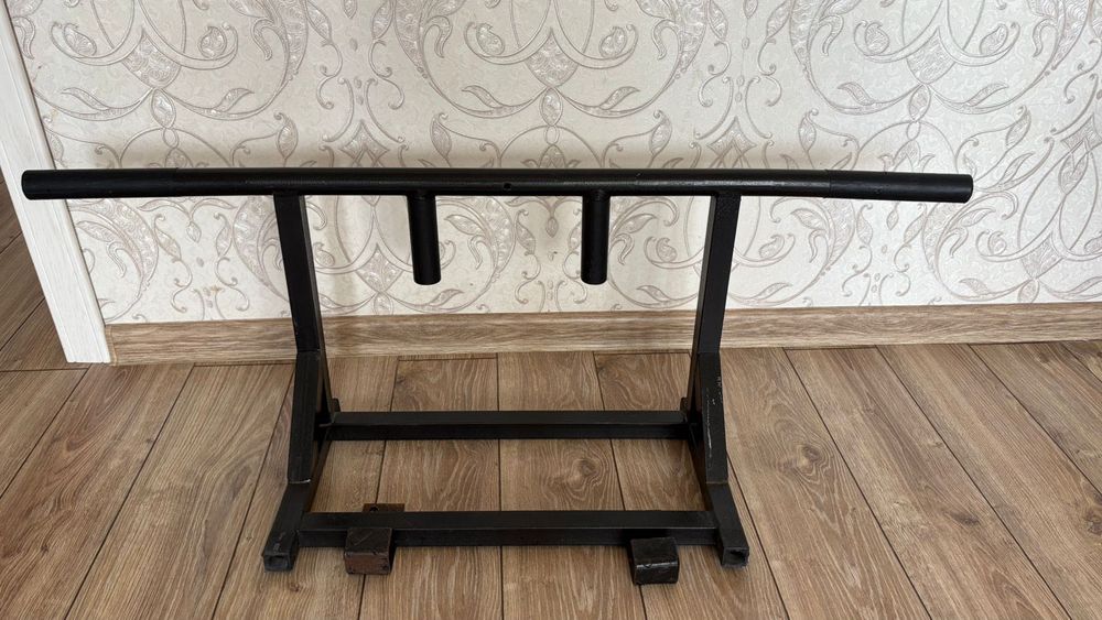 Турник настенный