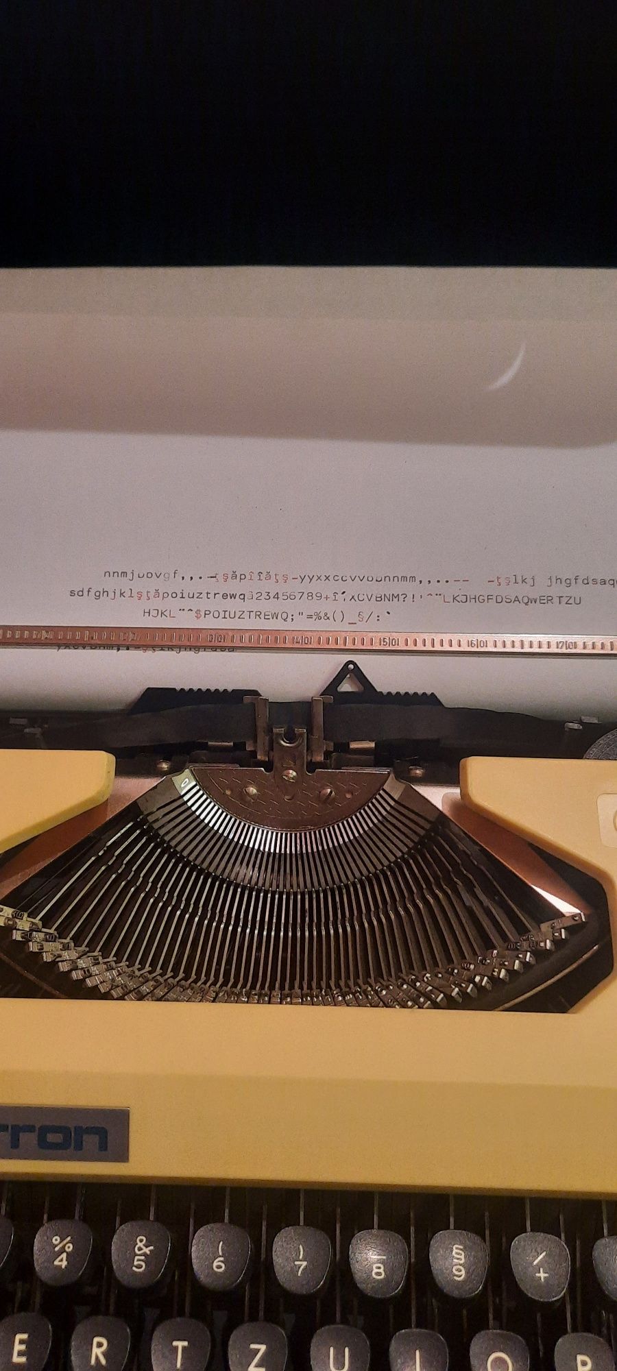 Mașină de scris Robotron diacritice românești impecabilă