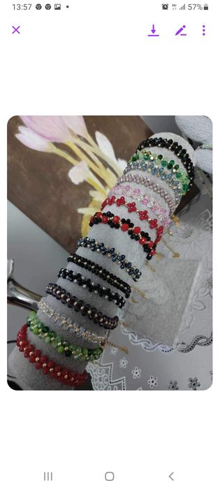 Гривни направени от маниста