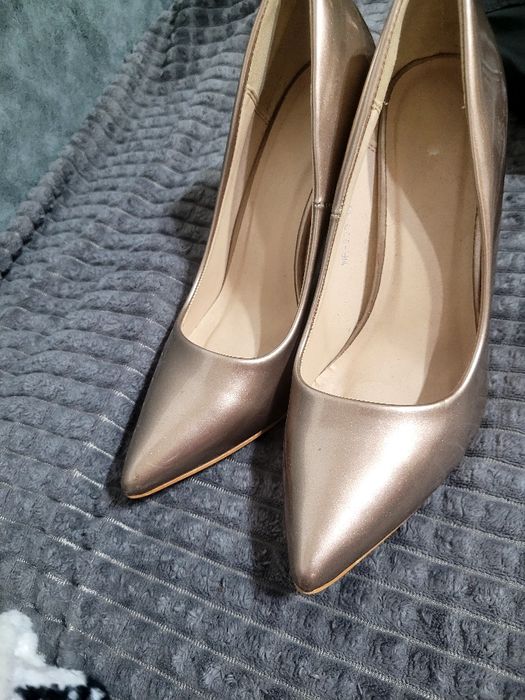 Pantofi stiletto mărimea 39