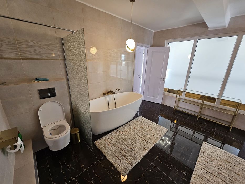 Închiriez casa 3 camere Mamaia sat