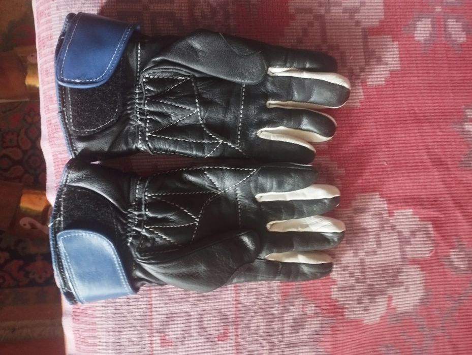 Vând cască bicicleta sixsixone mullet și mănuși piele