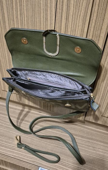 Стильная кожанная  женская сумка клатч.