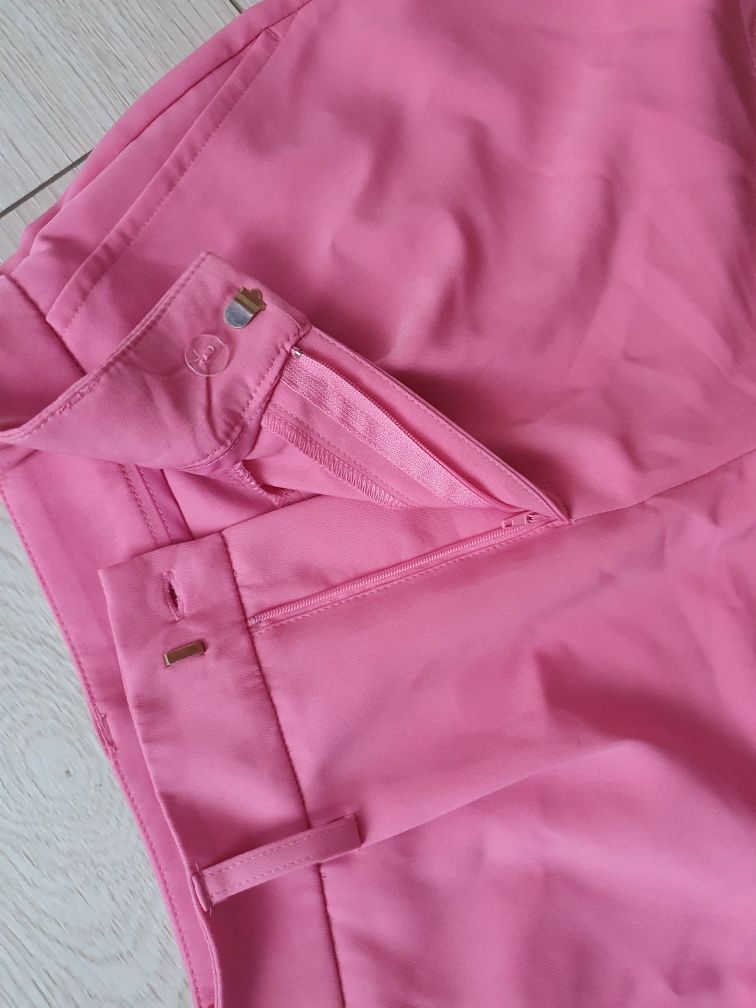 Pantaloni roz cu talie înaltă