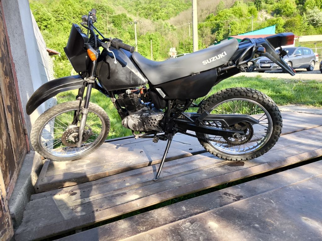 Motocicletă Suzuki dr 125SE