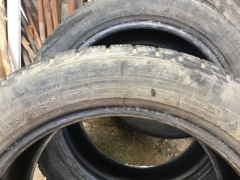 235 50 18 зимни Michelin 2бр