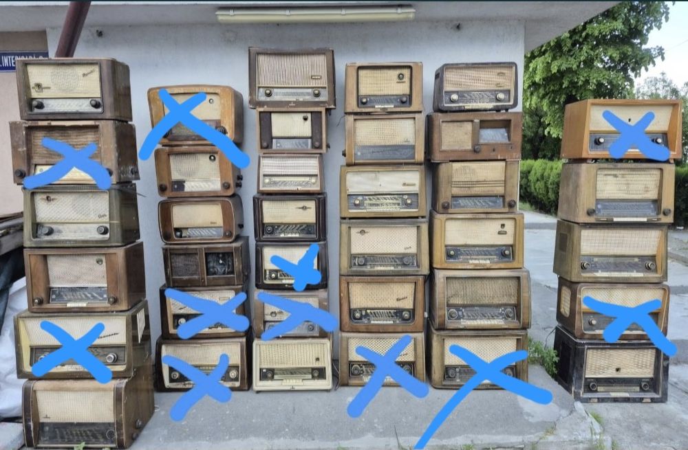 Vând 25 Radio lampi carcasa lemn&ebonita ani 1940-1980