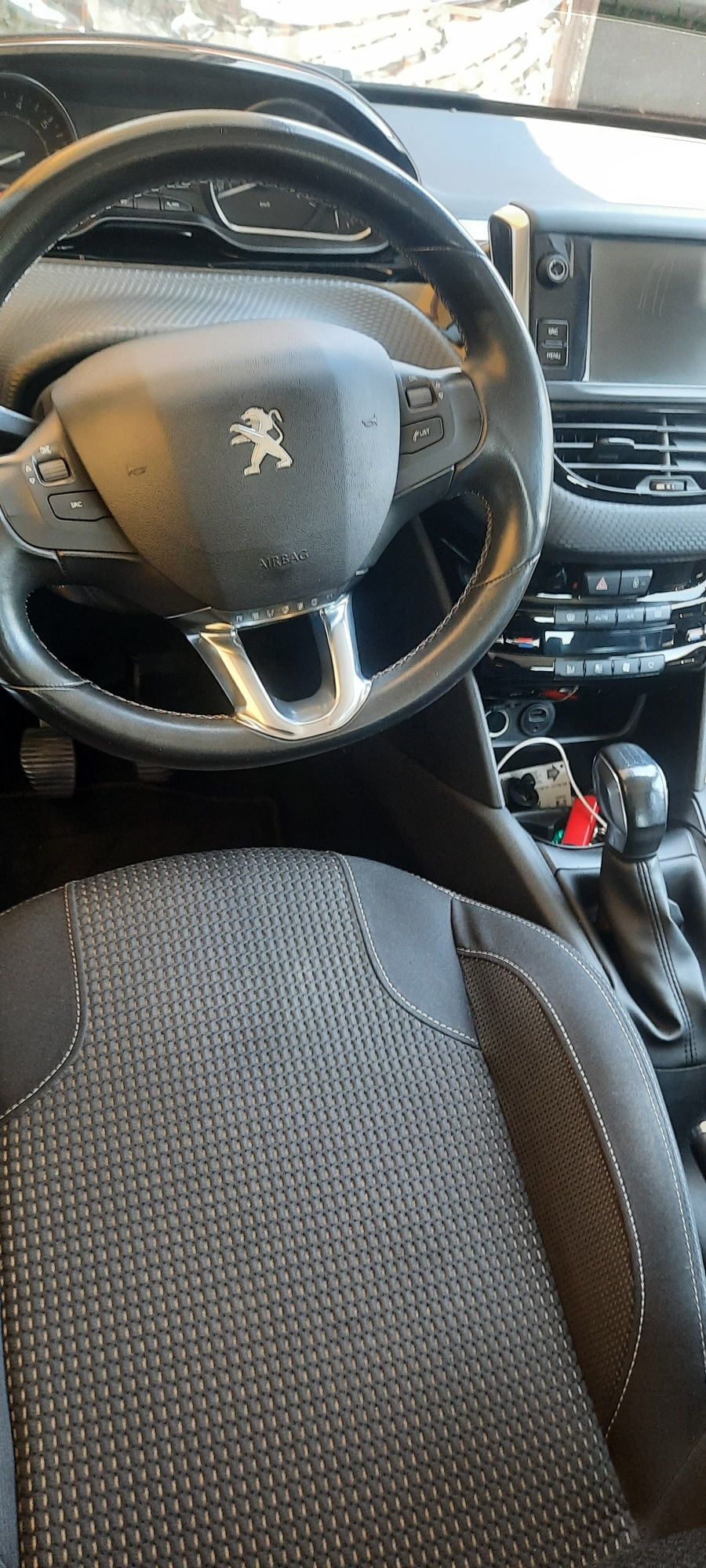Se vinde Peugeot 208. 2017..1.2l.