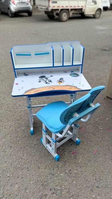 Письменный стол  Hello kitty с регулируемым стулом для детей