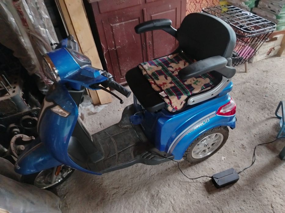 Vând triciclu electric