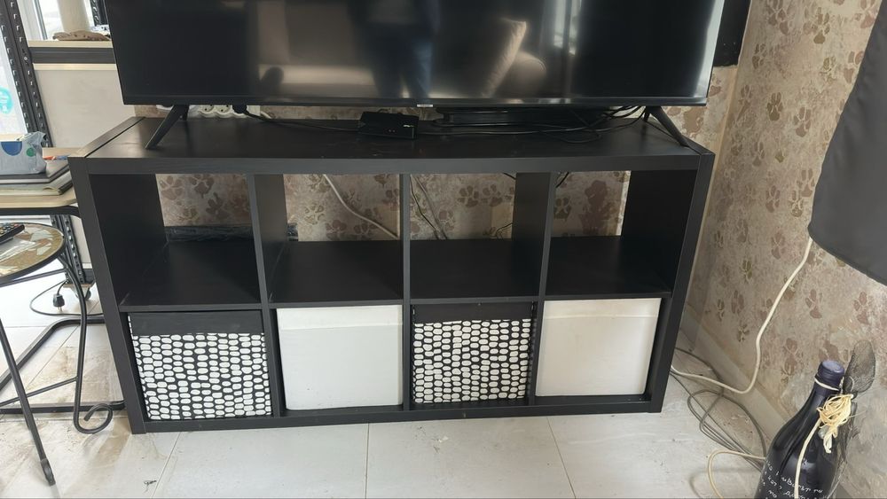 Етажерка IKEA KALLAX с кутии – черен цвят